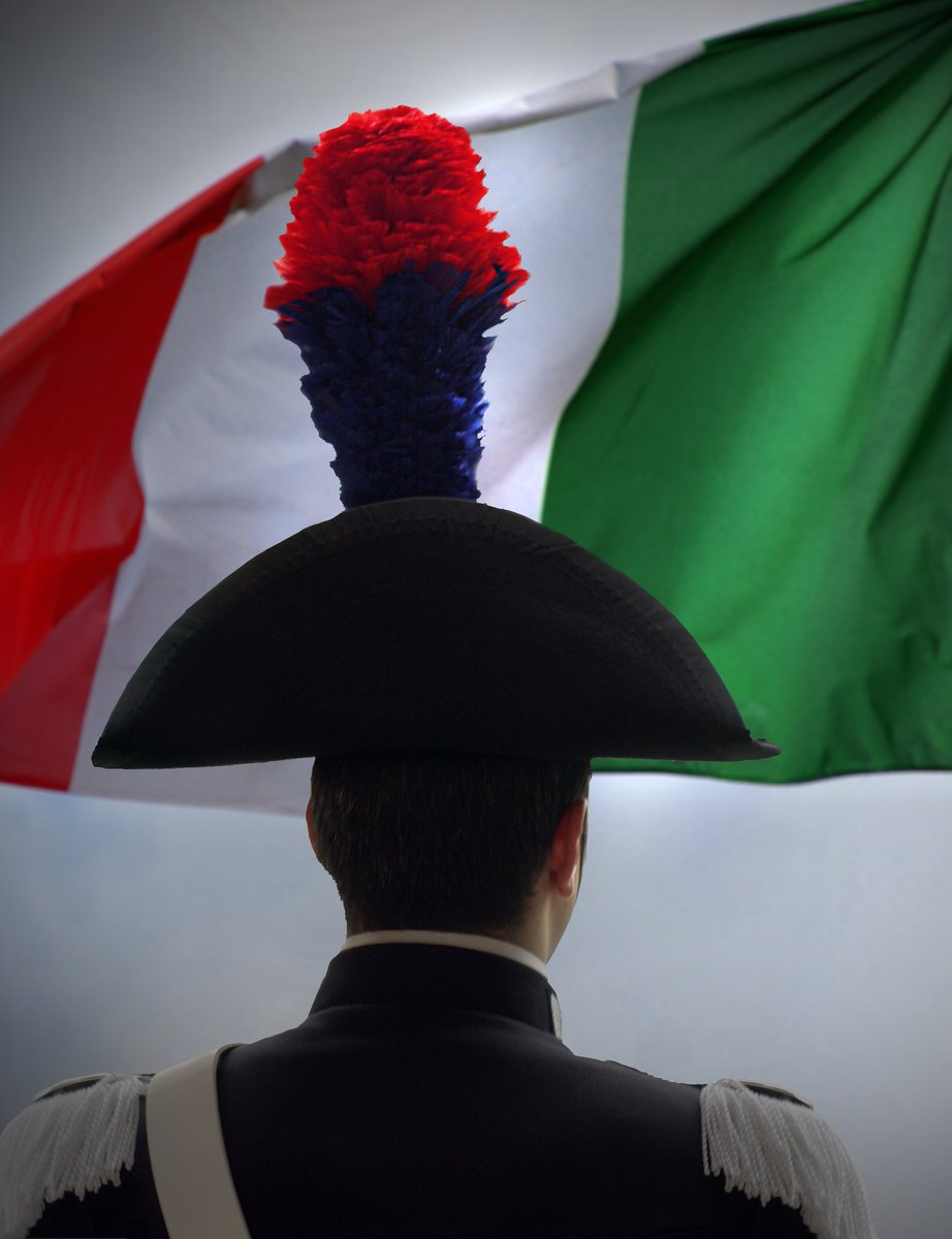 _Carabinieri_'s tweet photo. Un anno dalla scomparsa dei tre militari dell'Arma dei #Carabinieri Marco Piffari, Valerio Daprà e Davide Bernardello, che hanno perso la vita a Castel d’Azzano (VR). Tre servitori dello Stato impegnati quotidianamente per la sicurezza del Paese. https://t.co/j3ThiNzLBZ