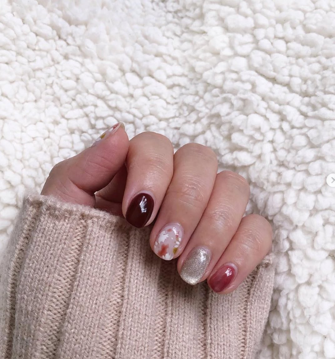 Lustisiaura's tweet photo. yang bikin aku bangga jadi cewek itu bisa melihat segala sesuatu penuh keindahan dan artistik termaksud liat nail art aku wlee https://t.co/wSwgIaAhcY