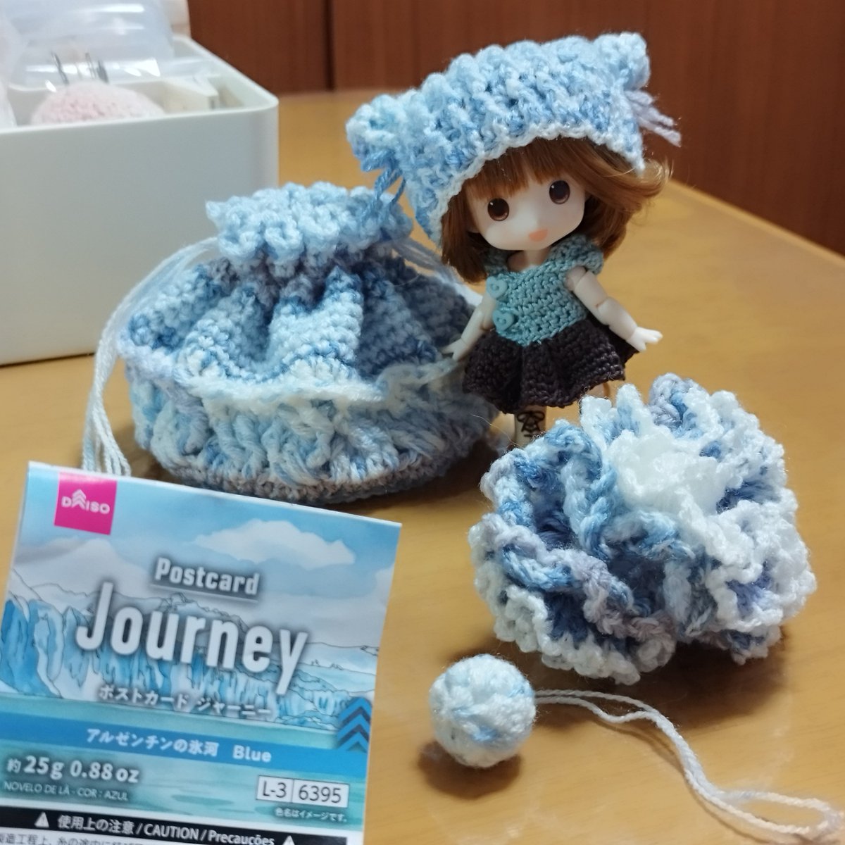 knicconoknit's tweet photo. 細〜い白の糸と引き揃えて😊
巾着も作れちゃったよ
#かぎ針編み #編み物 #ダイソー毛糸 https://t.co/C2Lx9zhHk3