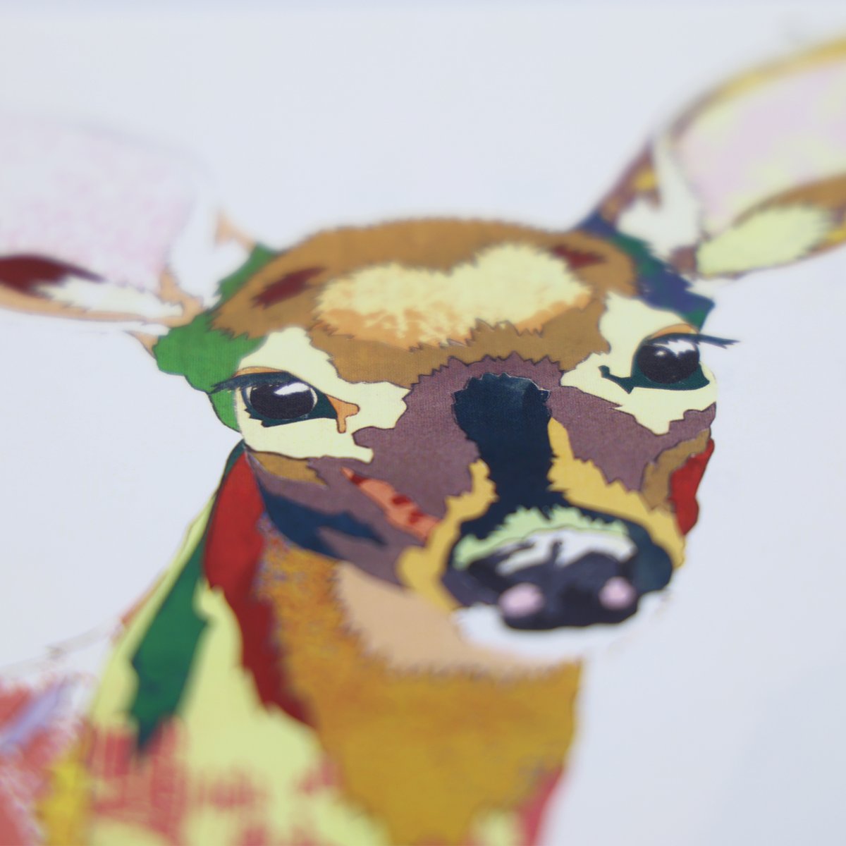 oznote's tweet photo. コラージュ素材の色紙はOZ手描きのペインティングを施したオリジナル
絵画とは違った雰囲気を毎月お楽しみいただけます
ホチキスを使わずにミシン糸で製本され、特殊な上質紙に印刷し、上品な雰囲気の一点に仕上がっています

#oz #ozyamaguchikeisuke #collage #calender2027 #calendar #deer #bambi https://t.co/eoo7FAMQJw