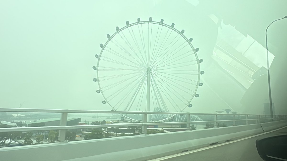 Yeethereum_'s tweet photo. It’s a “clear” blue sky here in Singapore. https://t.co/Bmo8j2r9XD