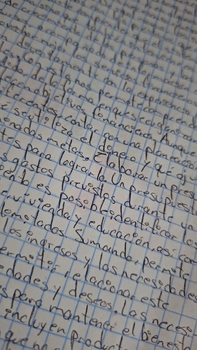 d3sconocid07's tweet photo. Mi mano está muerta💀mejor una mentada de madre, 6 hojas por ambos lados sobre un reporte de un museo que visitamos??? Caray, para colmo que el maestro ni da su clase y pone puras exposiciones https://t.co/V9FSBfocTl