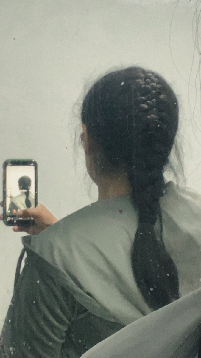 iiamkim's tweet photo. Observen el bello peinado que me hizo mi suegra 🥰⭐️
(ignoremos los baby hairs necios) https://t.co/sM2m14n1VN