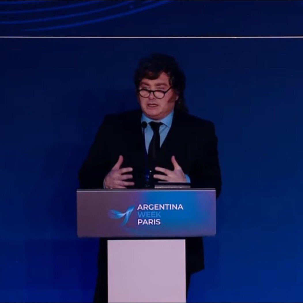 VatanMedyaX's tweet photo. Liberteryen Başkan Javier Milei yönetimindeki Arjantin'de aylık enflasyonun %25,5'ten %1,7'ye düştü. https://t.co/RHWgbX5n71
