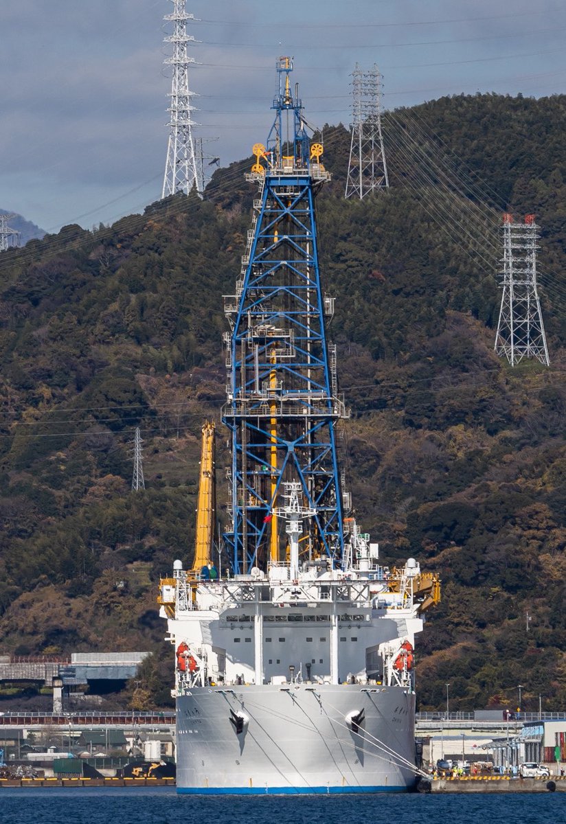 doboku_shizuoka's tweet photo. 12/5,6の2日間、清水港日の出埠頭で、JAMSTECの地球深部探査船「ちきゅう」の一般公開(船内見学会)が行われます
事前申込・抽選制で、10/25（日）18:00までに申込が必要です
清水港では7年ぶりとなる一般公開、見学希望の方は申込お忘れなく！

詳しくはこちら↓
https://t.co/blgCBhifGJ https://t.co/0Smaf9iojP