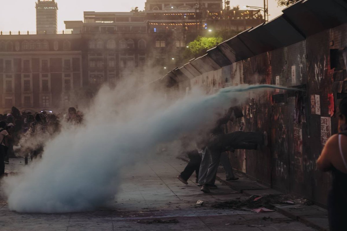 AlvarezMaynez's tweet photo. El agua es una exigencia justa. También en el Estado de México, que gobierna Morena, en Zacatecas y en toda la República.

Te recuerdo que es competencia federal el cuidado de los cuerpos de agua.

En cuanto al derecho a la protesta, yo si fijé postura y alcé la voz. Tú no.

Te comparto fotos de 2020, 2023, 2025 y 2026, entre muchas otras en las que has solapado a autoridades de tu partido.