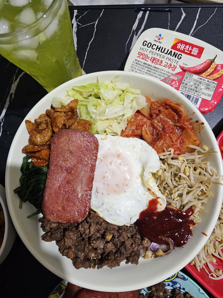 FawnandFont's tweet photo. Brunch kasama na meryendaaaa. 
Made a huge bowl of bibimbap with Mountain dew on the side 🤤

PS: Pagkaen namin yan ng sister ko. Kaen tayo! 
잘 먹겠습니다!! 🍲 https://t.co/nKPYYiCxCJ