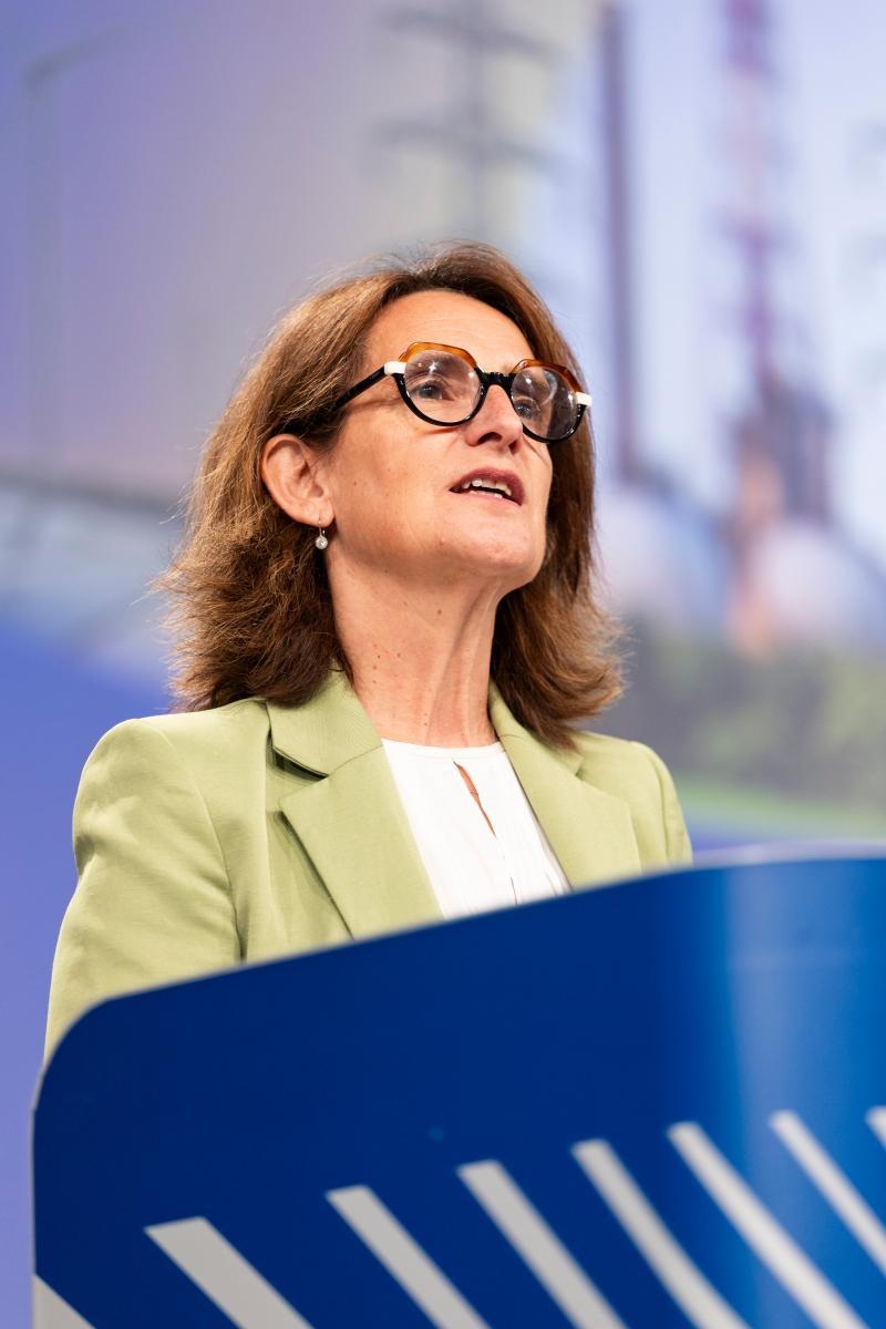EU_Competition's tweet photo. Follow Executive Vice-President Teresa Ribera's announcement on a competition decision today.

⏰ 9:45 AM

🔴 Watch the live stream on EBS below 👇
https://t.co/fxXrjee3l1 https://t.co/9dmdYbBrKe
