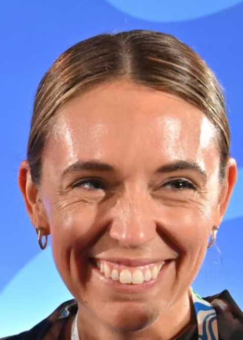 Ausbobsmit's tweet photo. 46-year-old Disgraced former New Zealand Prime Minister, Jacinda Ardern purchased a $5.3 million dollar house in Dee Why on Sydney's Northern Beaches. In Australia we have a "unexplained wealth" laws. This could be a perfect case. https://t.co/zyezo07rdU
