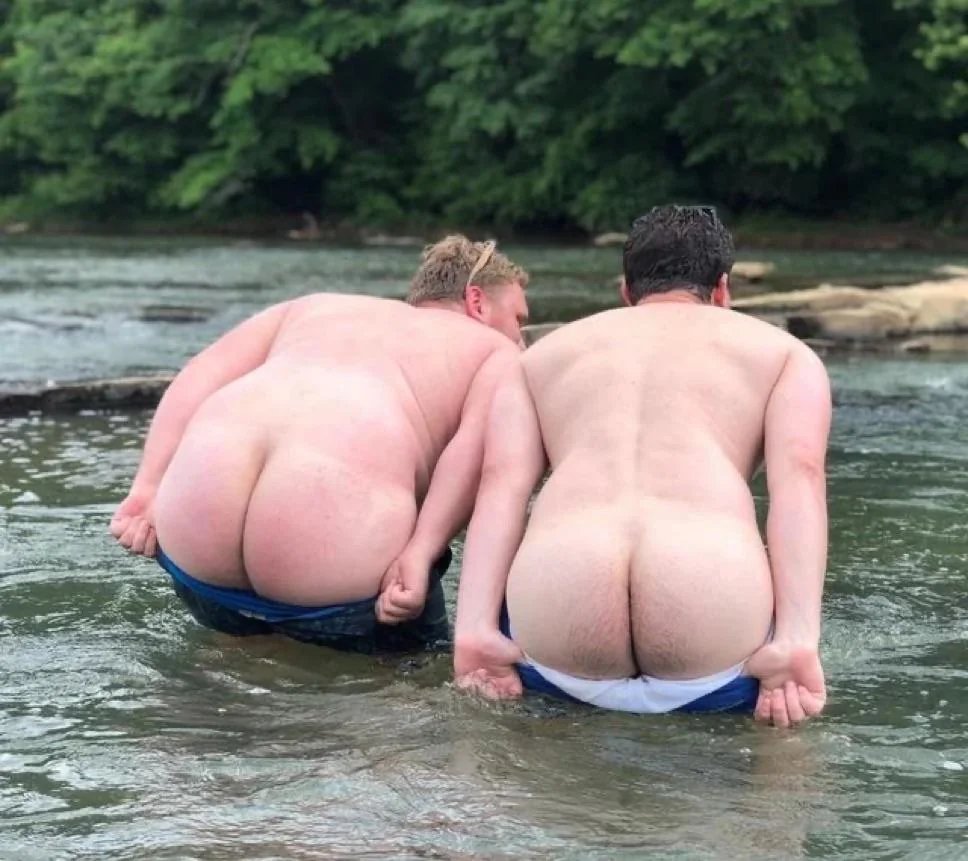 fatass_addict's tweet photo. Les blancs adorent montrer leur gros tarpe c'est vraiment mon kiff https://t.co/gM5LHeOeoz