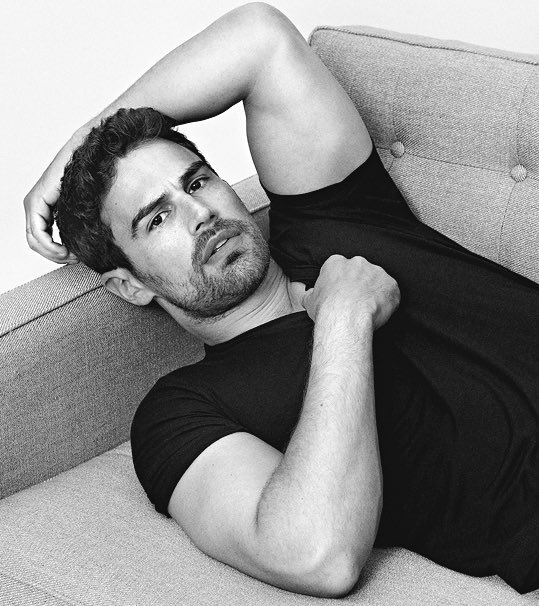 FilmUpdates's tweet photo. ‘THE HOLE’ starring Theo James and Hoyeon will release on June 25, 2027.

After his wife dies in a car accident, Owen’s Korean mother-in-law cares for him and begins learning secrets about his marriage and past.

(Via @THR) https://t.co/QgYNKdopEW