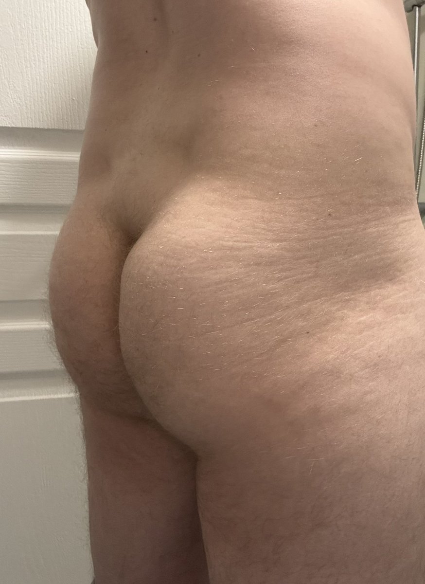 CouplesousX's tweet photo. Cette semaine c’est Monsieur qui s’occupe du #mercredifesses 🤭 franchement elles sont pas belles ses petites fesses !? https://t.co/XVS58mCE1b