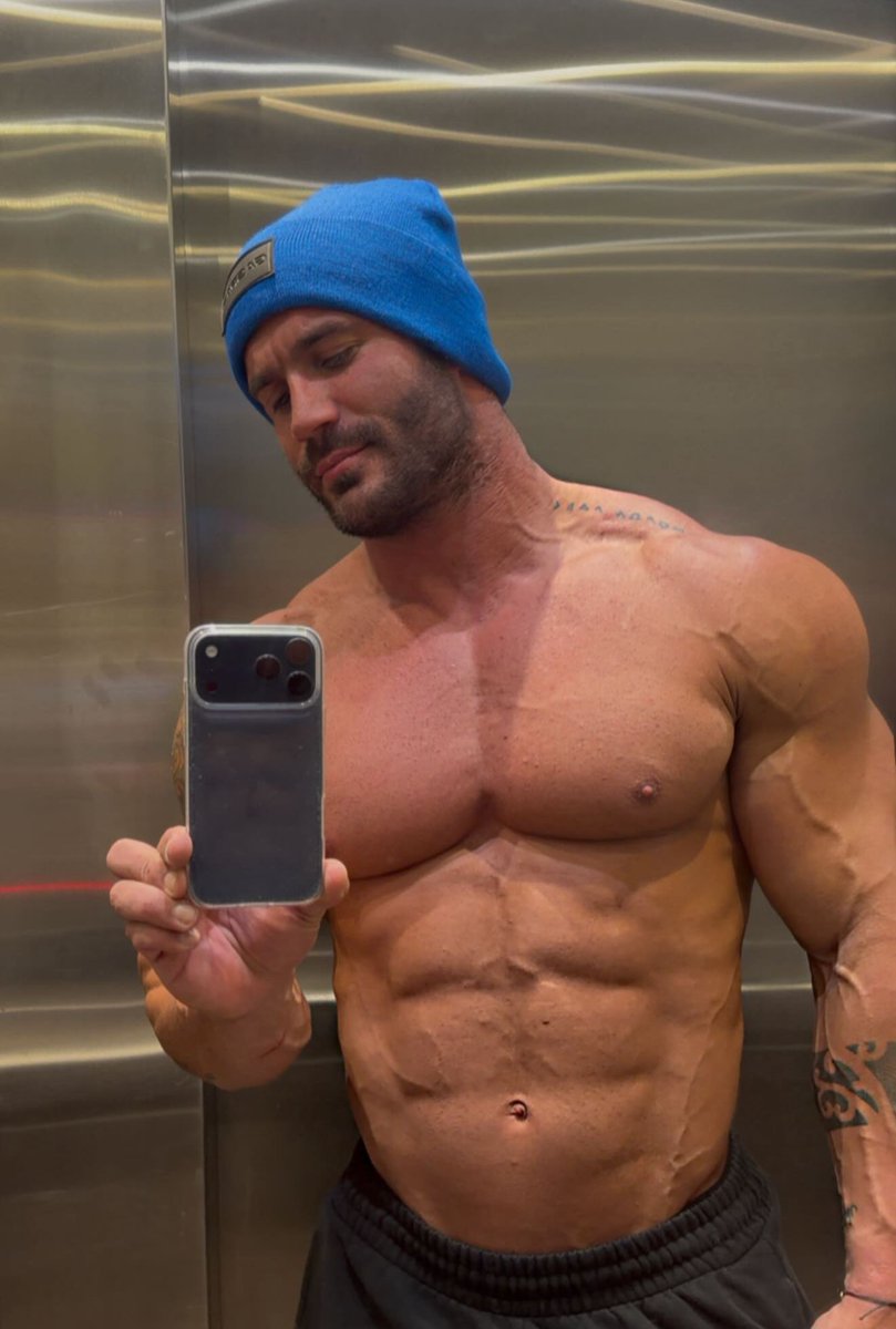 masterjulian147's tweet photo. Thick arms. Wide chest. Heavy presence.
You felt it the second you looked.
Stay right there. 😈💪👑 https://t.co/Zn2NEpU4SU