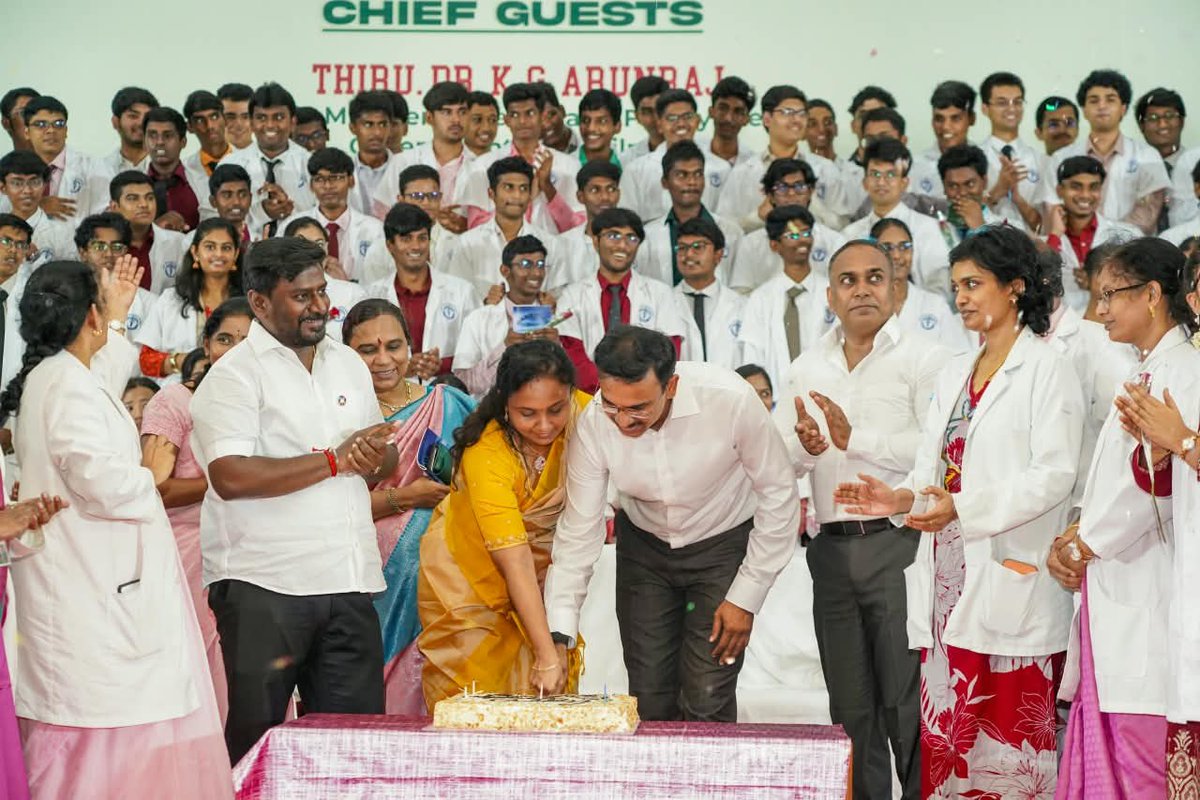 arunraajkg's tweet photo. இன்றைய தினம் கீழ்ப்பாக்கம் அரசு மருத்துவக் கல்லூரியில் நடைபெற்ற 2026 - 27  ஆம் ஆண்டு இளநிலை மருத்துவ படிப்பு மாணவர்களுக்கான வரவேற்பு நிகழ்ச்சியில் (White Coat Ceremony) கலந்து கொண்டோம்.

கல்லூரியின் 69 ஆவது batch இளநிலை மருத்துவ படிப்பு  மாணவர்களுக்கு White coat மற்றும்  stethoscope வழங்கி  வரவேற்றோம். 

மருத்துவ படிப்பை சிறப்பாக நிறைவு செய்து, மனித சமுதாயத்திற்கு  சேவையாற்றிட  மாணவச் செல்வங்களுக்கு வாழ்த்துகளை தெரிவித்தோம்.

@TVKVijayHQ | @TVKPartyHQ | @TVKHQITWingOffl | @BussyAnand

#தமிழகவெற்றிக்கழகம் #TVK