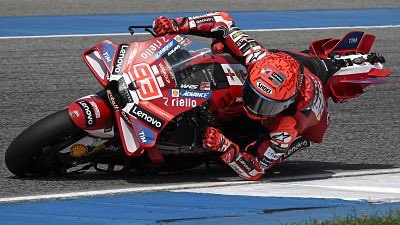 pablodevillota's tweet photo. Si Marc Marquez gana el Mundial 2026 creo que sería el mas meritorio de todos, pues lo lograría venciendo a la principal flaqueza que ha tenido a lo largo de su carrera deportiva, que es asumir, que para acabar campeón hay días que hay que saber ser segundo o quinto.
No es fácil. https://t.co/EYJldVws8S