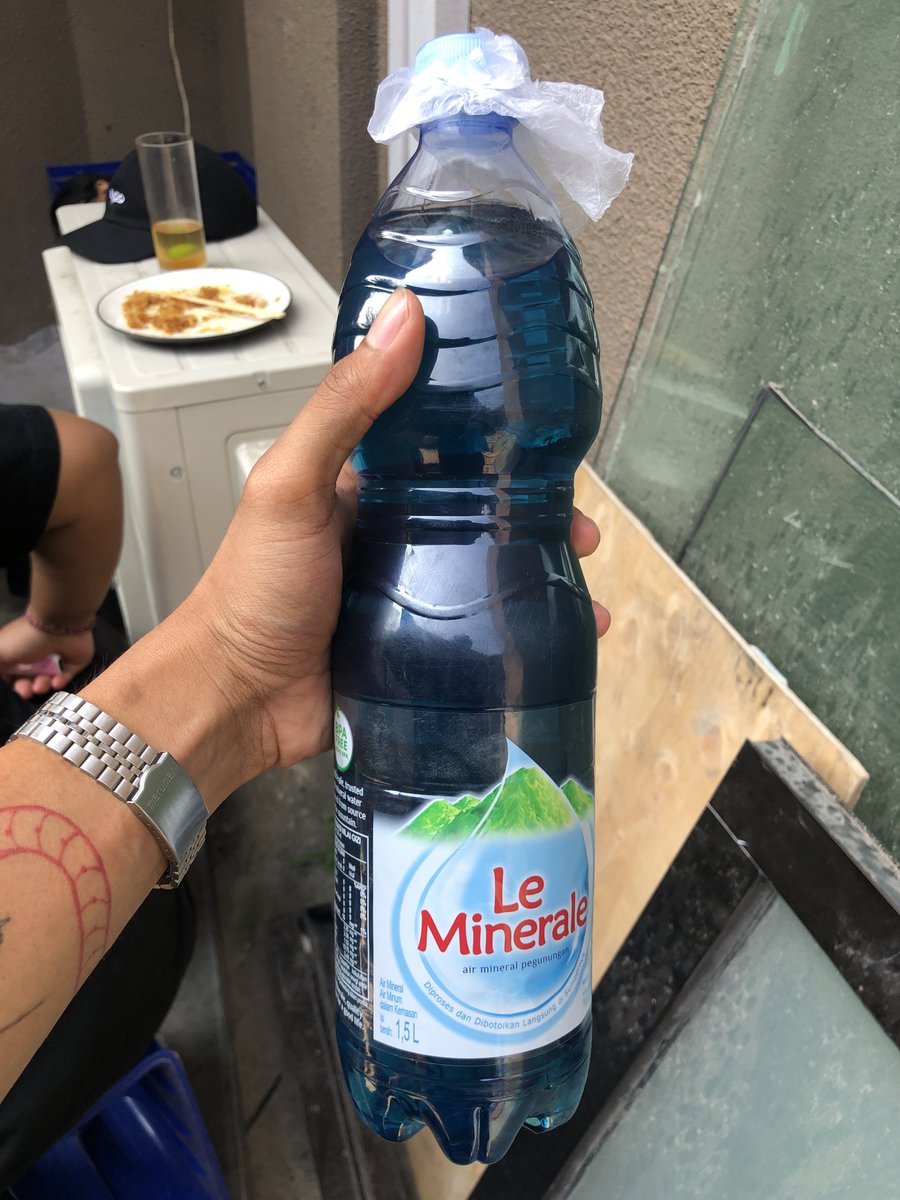 Kayeennn__'s tweet photo. @unudmenfess Pertamax 250k aja ready beberapa botol https://t.co/q9oOCrANWf
