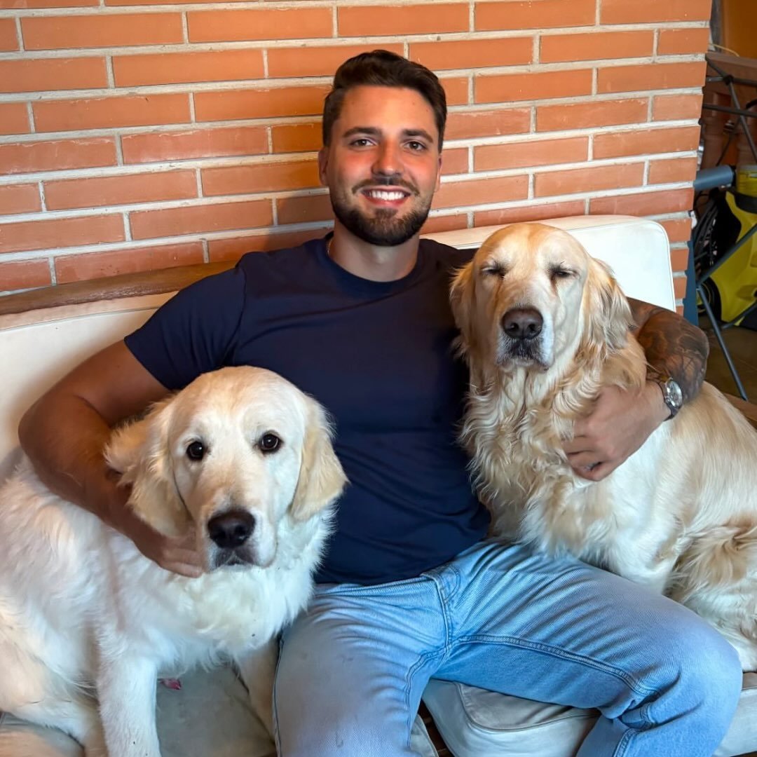undercover_25_'s tweet photo. Se llama Jesús Hernández Sanz, es policía nacional y trabaja en seguridad ciudadana en Madrid.

En sus redes sociales tiene este tipo de mensajes sobre las mujeres, las personas migrantes, el antifascismo, el genocidio en Palestina, burlas sobre Maricarmen, etc. https://t.co/Dk3kw7XyhI