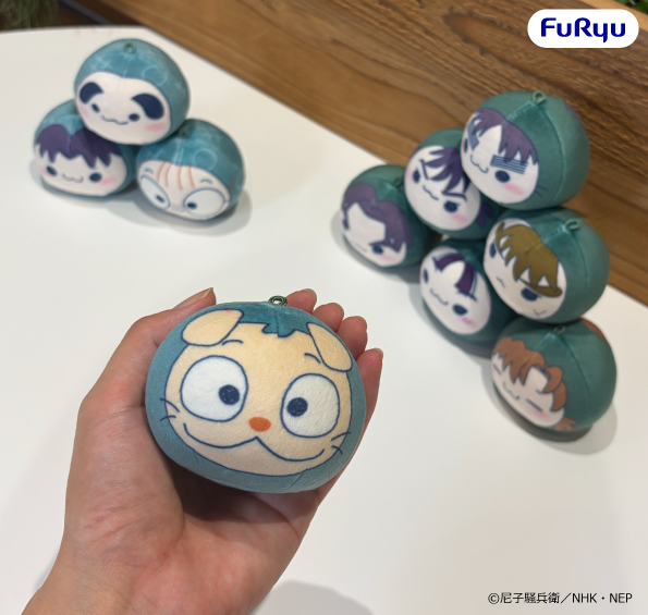 FURYU_capsule's tweet photo. ＼ フリューカプセル速報✨／

忍たまたちが手のひらサイズに！
もちもち生地&コロンとしたフォルムで登場🥷🥚

∞∞････････････
忍たま乱太郎
もちぴこお手玉マスコット第一弾

◒500円 ＜全5種＞
🗓️2027年1月発売予定
････････････∞∞

第二弾もお楽しみに💣💥
@FURYU_capsule をフォローして続報をチェック👀

#忍たま乱太郎
@nep_nintama