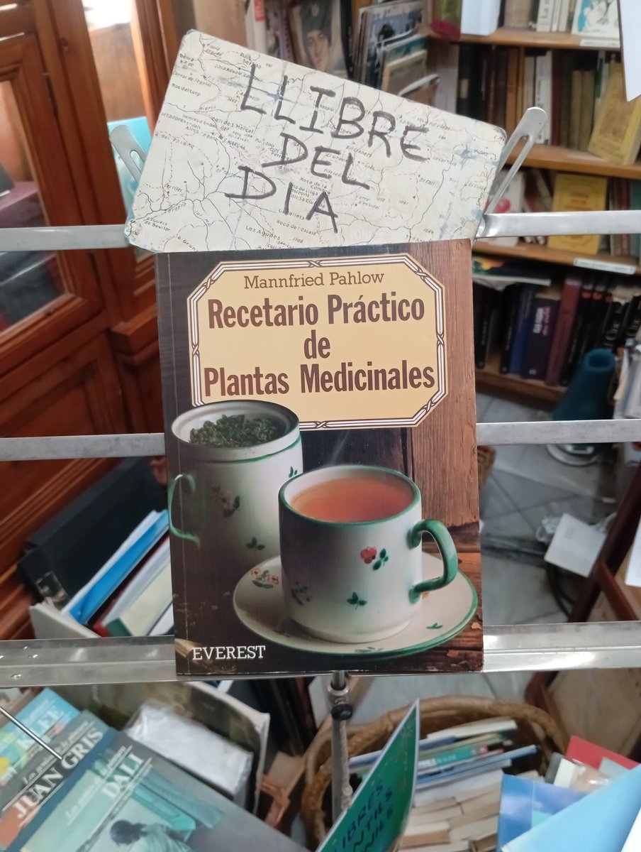 LlibreDelPalau's tweet photo. Recetario práctico de plantas medicinales. (L’autor va ser un farmacèutic i un divulgador destacat de la fitoteràpia. Va rebre la medalla Sertürner) #llibredeldia #librodeldia #livredujour #bookoftheday  #societat #llibres #libros #books #llibresegonamà https://t.co/vdfCGLcEMF