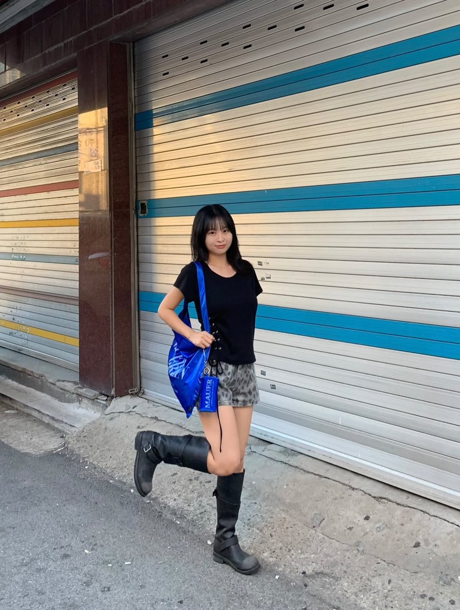 mauerberlin_'s tweet photo. 파우치 키링이랑 세트로 맸을 때 제일 예쁨 💙✨
It looks best when matched with the pouch keyring 💙✨

Flohmarkt Eco Bag / Flohmarkt Pouch Keyring (BLUE)

👇구매링크👇
https://t.co/r4exhfJjkX
https://t.co/lPCpinbu8v https://t.co/stLuSgKdVA