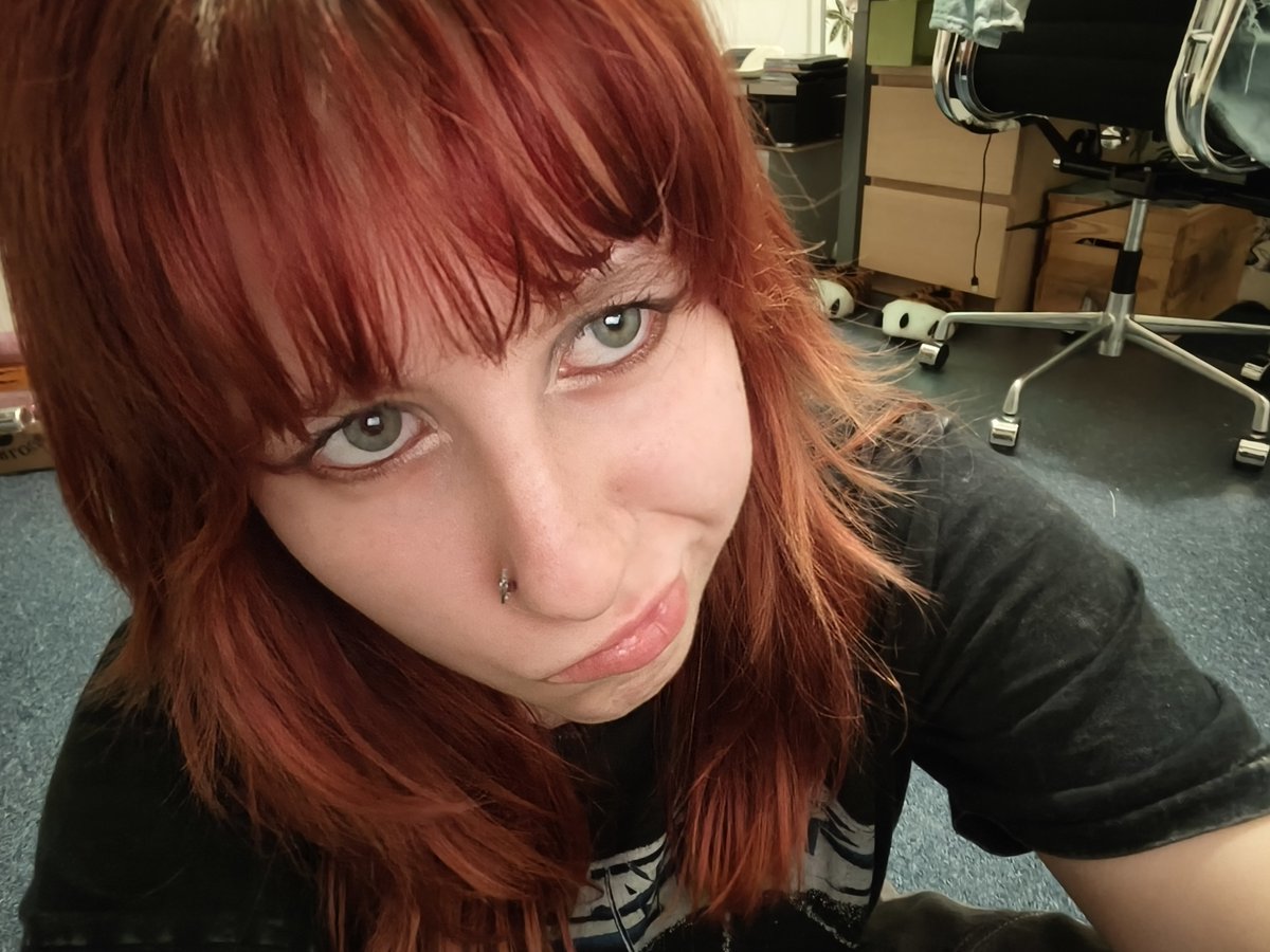 Suikerspien's tweet photo. MEET YOUR OOMF!!!♫•*¨*•.¸¸♪✧
• name: Asta
• sign: Leo
• hobbies: music, sleeping, gaming, eating
• birth flower: Azalea
• fav drink: monster n dr pepper 
• fav animal: cats n bats n snakes
• comfort movie: The Crow, smile
Deleting in a day cuz posting my face on here https://t.co/vZDSJBjQUU