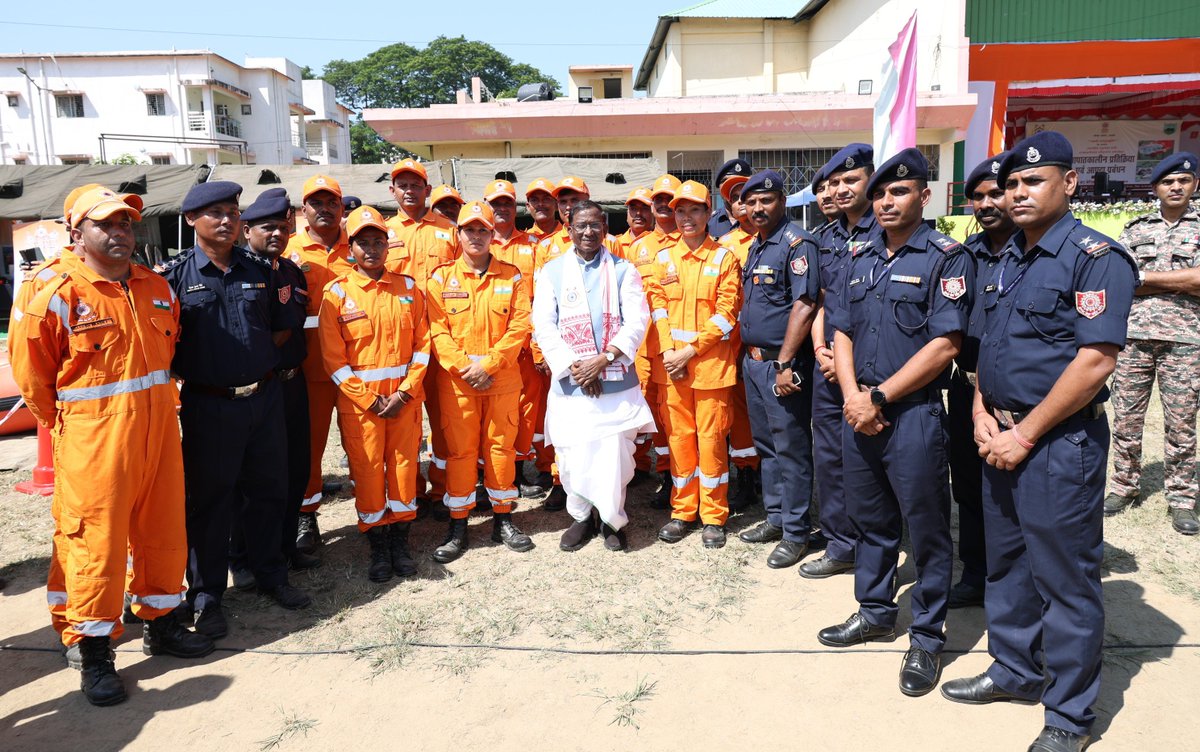 128bn_crpf's tweet photo. Hon'ble Governor of Assam, graced the occasion of 'Live Mock Drill Event'  organised by  128 BN  &amp; 1st BN NDRF on the theme of Disaster Management and Emergency Response during Earthquake. 
@crpfindia @NesHqr @RangeCrpfGty @AssamRajbhavan https://t.co/38oX6t51Vw