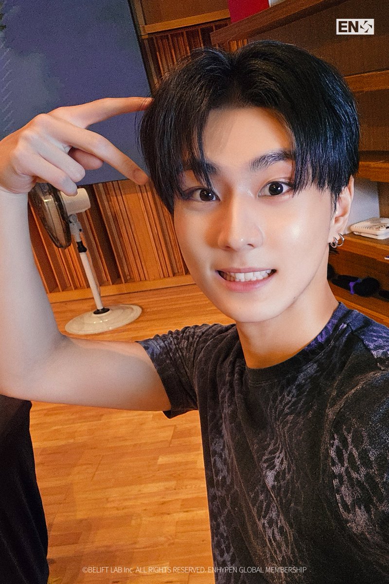 cr1l0's tweet photo. 멍냥 https://t.co/jm9HQ651O7