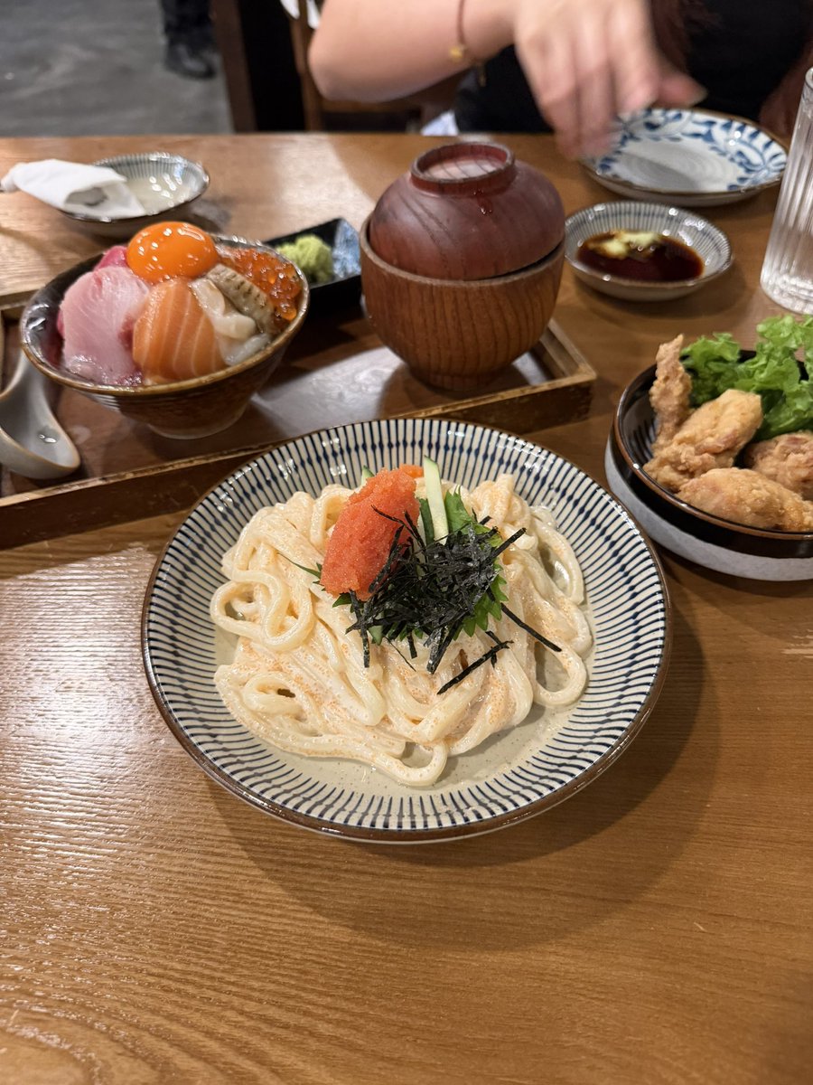 PeachHex's tweet photo. 和闺蜜逃课出来吃日本餐

这Udon面也太好吃了吧！大推！ https://t.co/MGE148kSM6