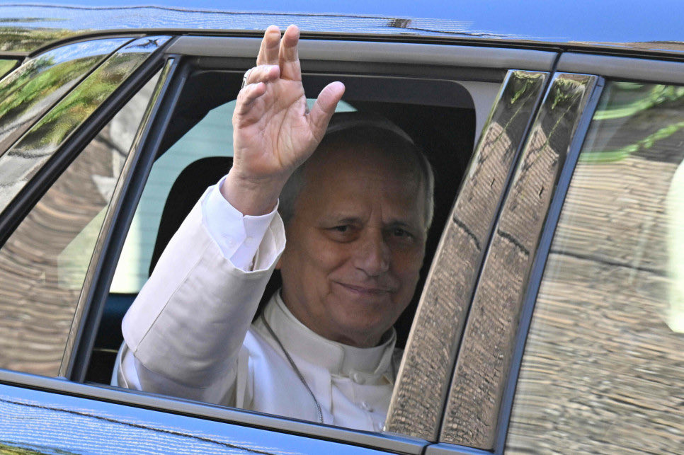 PGRomanek's tweet photo. U papieża Leona zdiagnozowano gruczolakoraka płuca. Wczoraj przeszedł operację usunięcia dolnego płata prawego płuca. Jak podaje Ia Repubblica, Kuria Rzymska nie wyklucza zmian w programie zajęć papieża. 

Módlmy się o zdrowie dla niego. https://t.co/tfozit8bcj