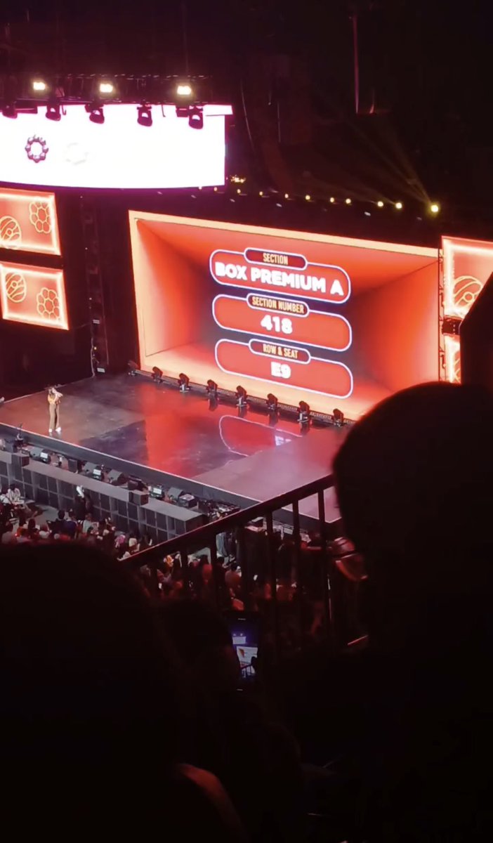 pamjakee's tweet photo. looking back after ticket selling nung dunkin funmeet, medyo sad talaga kami kasi we weren’t able to secure our desired seats (first time pa naman namin sana mag VIP) 🥹 

pero kita mo nga naman, nanalo pa friend ko (katabing seat ko lang) sa 12 randoms winnners for tumblr 🥹 https://t.co/qOXY35dAaw