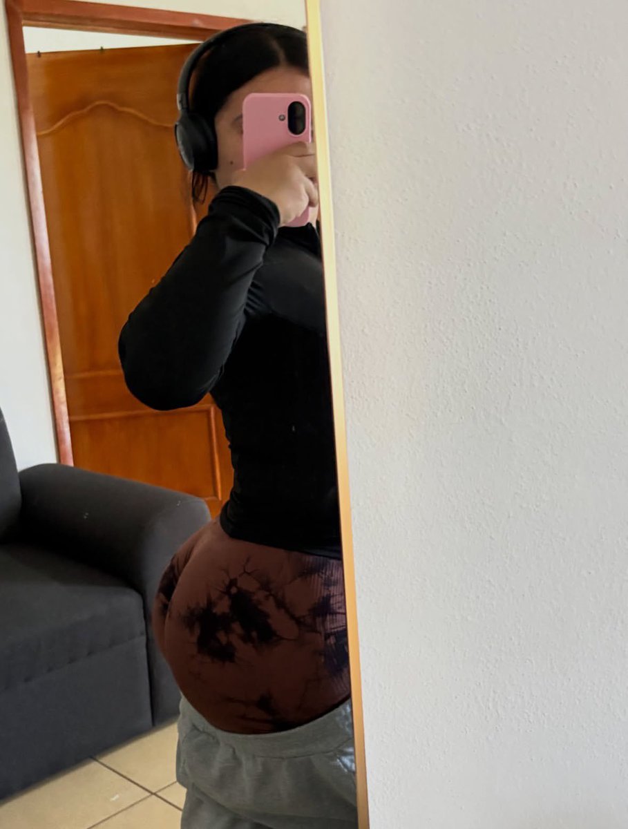 AVtrcz's tweet photo. Ando con ganas de verga, escríbanme al dm si me quieren conquistar y comerse a este culote, dicho esto los espero bebés, les quiero chupar bien la verga https://t.co/rkxm4pH7v4