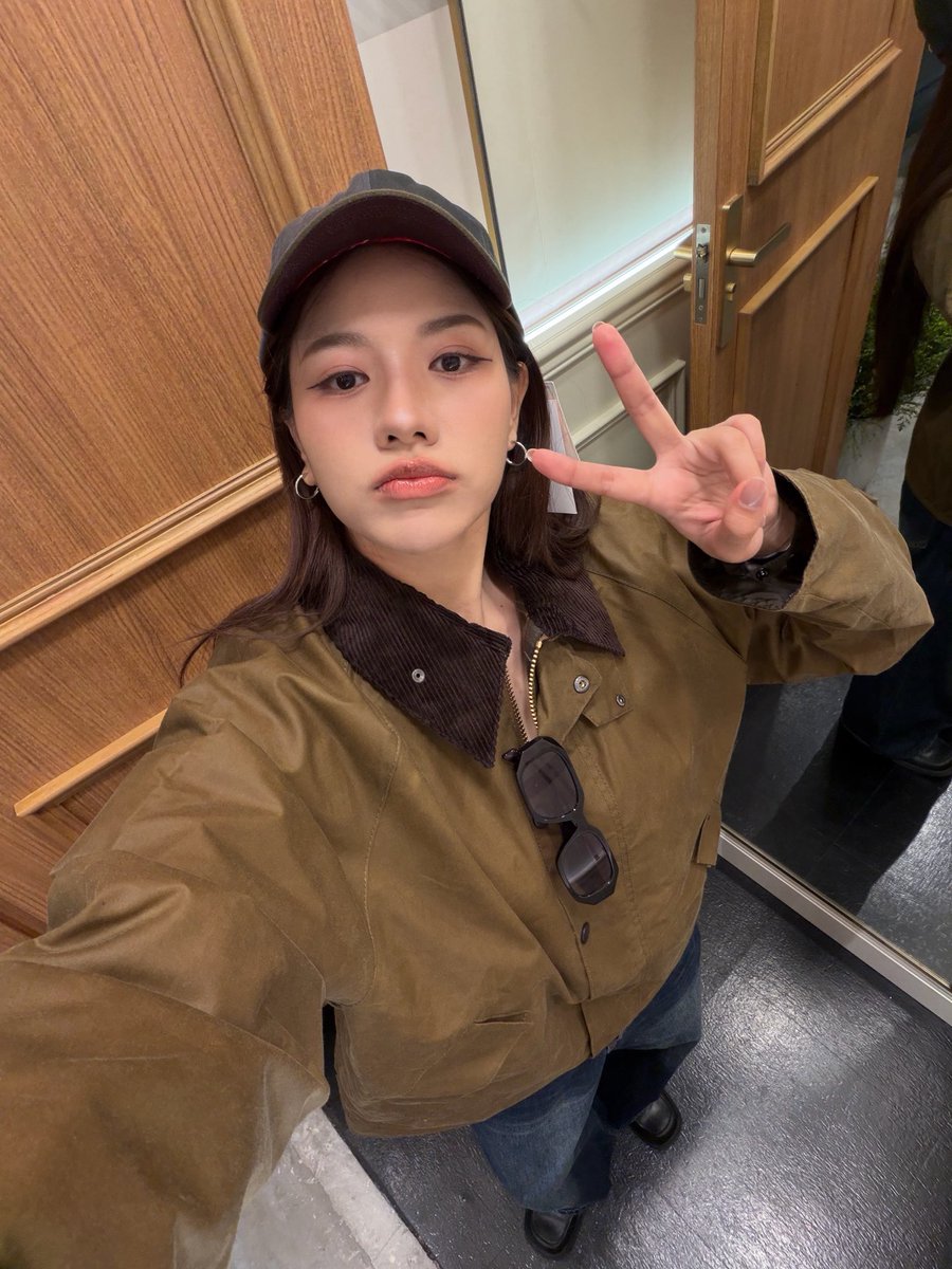 miephat's tweet photo. Shopping day 🛍️

#MieAya #MyChan https://t.co/SQ6QJACCgy
