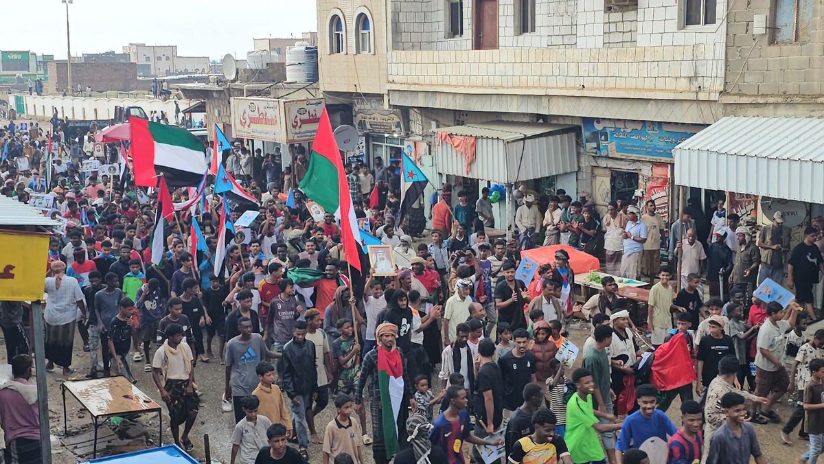 hussein_bn_atef's tweet photo. صباحكم  سقطري 
 
صور أولية من فعالية « التعبئة الشعبية العامة للدفاع عن الجنوب العربي وقضيته الوطنية» من سقطرى https://t.co/vz3pGK5RqO