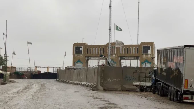 با وجود مسدودی رسمی، قاچاق انسان و کالا در مرز اسپین بولدک ادامه دارد