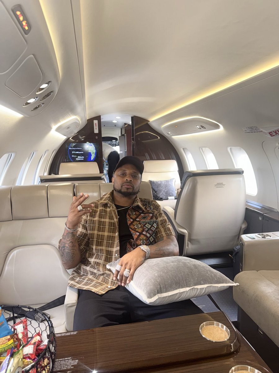 B_RedHKN's tweet photo. ✈️ https://t.co/zffrGs2cPE