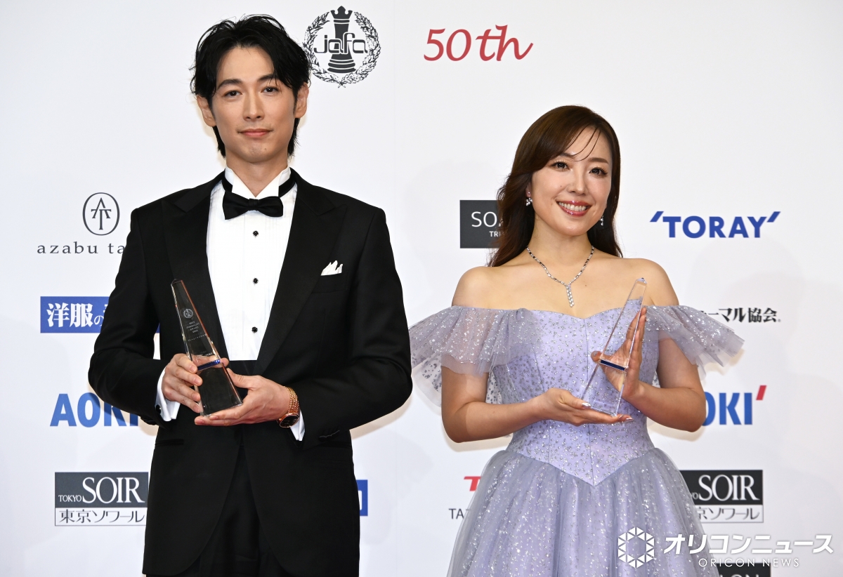 oricon's tweet photo. ディーン・フジオカ、香港で
衝撃のブライダルモデルデビュー💒
「ウェディングドレスを着て女性側で…」
https://t.co/eFp12qEDtu
⠀
アクションむちゃぶりされ
タキシードでハイキック披露💥💥
https://t.co/pDZFdsZDkK
⠀
@DeanFujioka @TeamDF819 https://t.co/yyAIyAkJYo