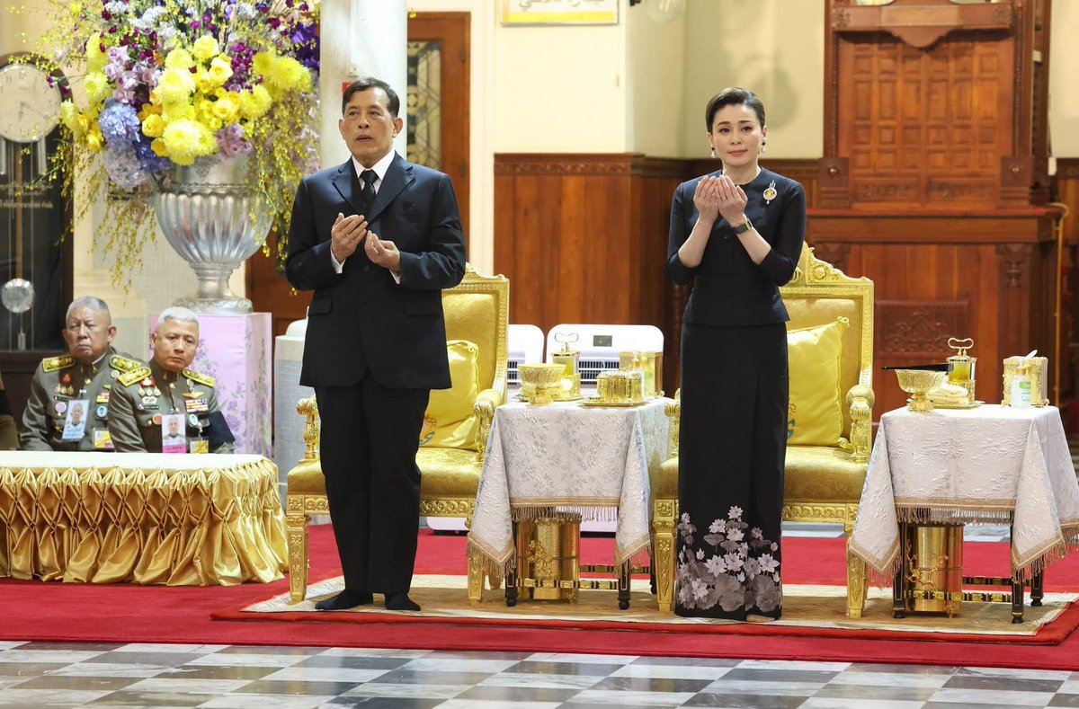Sabaijang1's tweet photo. พระบาทสมเด็จพระเจ้าอยู่หัว และสมเด็จพระนางเจ้าฯ พระบรมราชินี เสด็จฯ ไปพระราชทานรางวัลการทดสอบการอัญเชิญพระมหาคัมภีร์อัลกุรอาน ระดับประเทศ ครั้งที่ 19 ประจำปี 2569 ณ มัสยิดกลางจังหวัดปัตตานี อำเภอเมืองปัตตานี จังหวัดปัตตานี เมื่อวันที่ 10 ตุลาคม 2569 https://t.co/kOWXBplk9L