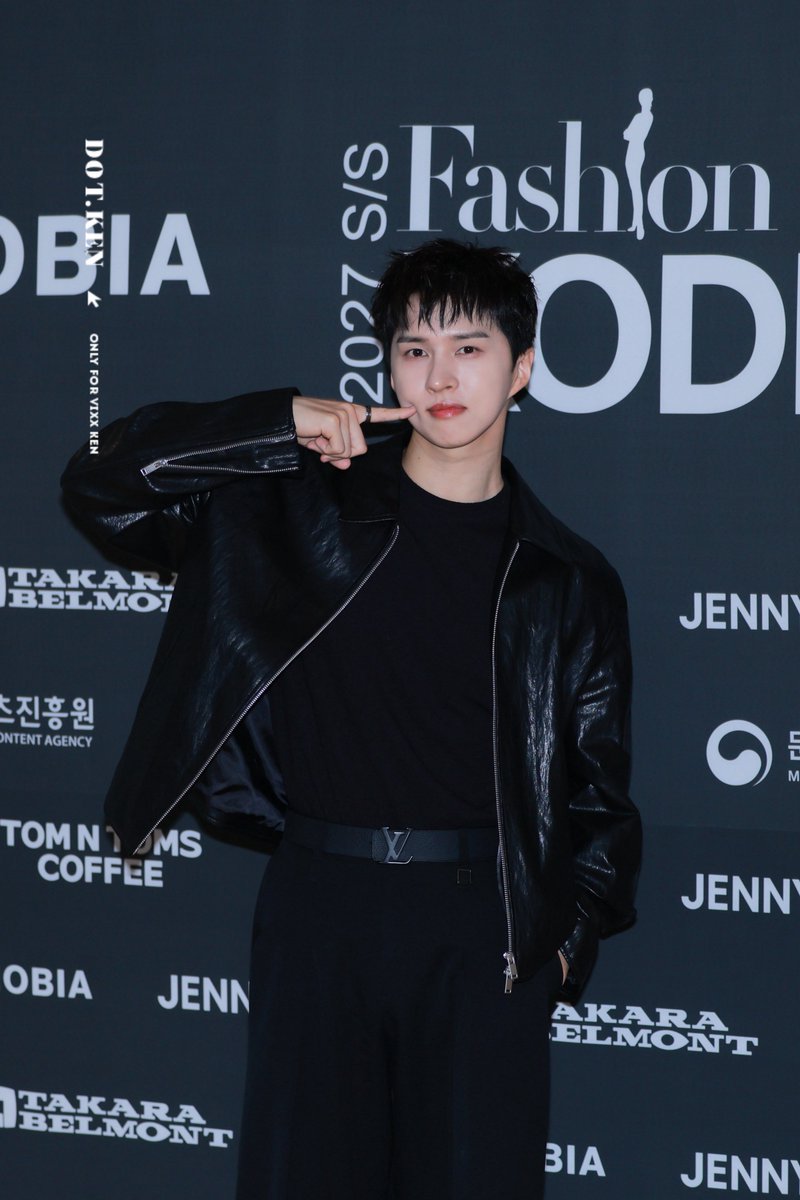 DOTKEN0406's tweet photo. 261014 패션코드 #켄 #이재환 #LEEJAEHWAN #KEN #VIXX #빅스 
@jaehwany0406 

블랙쟌🖤❤️ https://t.co/0opBErIOX9