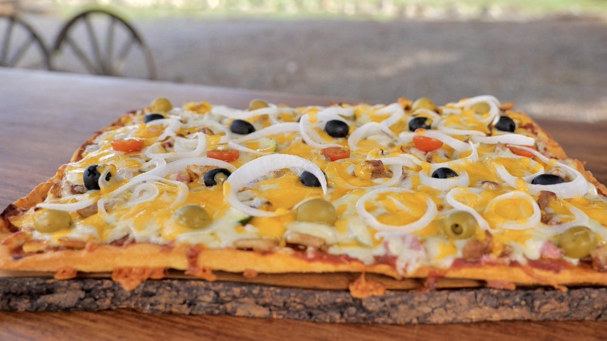 MiquelCalent's tweet photo. Avui a #FrediCalentIB3 picanya al wassabi i arròs,  pizza amb base cruixent i companatge golafre, kebab d’Armènia, pebres plens de truita francesa, falda de cabrit farcida,  financiers amb confitura d'ou i nata...🍎🥯🍳🍔🐟🥩🍲🧁🍪👨‍🍳🎊🎉 https://t.co/MZk7xuvM6e