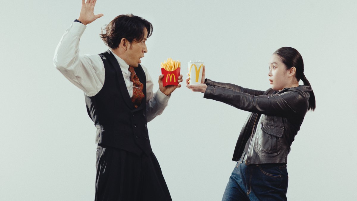 talent_databank's tweet photo. 岡田准一＆髙石あかり、マクドナルドのCMで初共演！
“刑事ポテト”×“刑事ドリンク”最強ペアの大迫力のアクションは必見

新CMは10月20日（火）より全国放映開始

▼詳細はこちら
https://t.co/dYvAcU0gUj

#岡田准一 #髙石あかり https://t.co/upNAUmPnb6