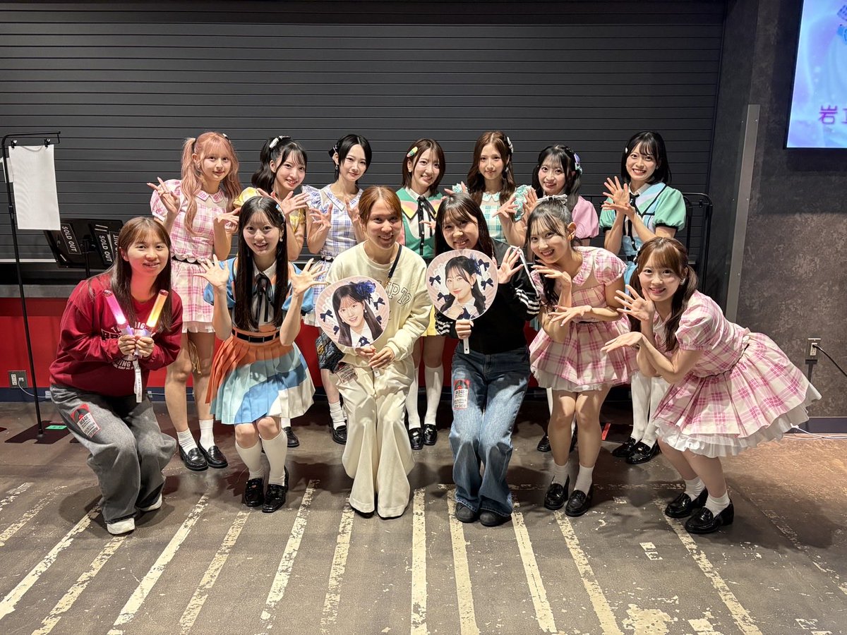 miu_414's tweet photo. AKB48さんの好きishコンサートへ🩷🩵💛最高でした！！
お忙しい中ありがとうございました🫶
また行きたいっ！！
#AKBサンコンコン https://t.co/rkSQPQpXuG