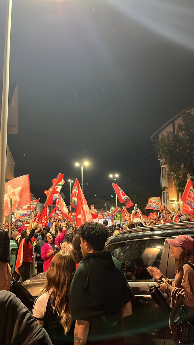 twmirandaa's tweet photo. Gostosas manifestando em Joinville SC⭐️ https://t.co/XcwIGlVieh