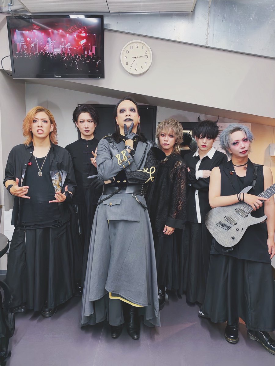tatsuro_sw's tweet photo. 10月14日(水)NAGOYA JAMMIN’　#有村竜逹瑯 令和八年 愛知編ご来場頂きありがとうございました.｡oO

ご来場頂きありがとうございました.｡oO
次回開催は2年後(予定)👮👮

【有村竜逹瑯 -令和八年 愛知編-】
⏰10月14日（水）NAGOYA JAMMIN’ SET LISTを逹瑯 #Spotify にアップ📱
https://t.co/h0IwZs3pBB

SE
1 奇妙な果実
2 St.Anger
3 checkmate
4 OVERKILL
5 壊れたピアノ
6 frigidity
7 剥哀
8 リセット(Plastic Tree COVER)
9 compass
10 落下の終着点

EN グッド・バイ(cali≠gari COVER)

[Support Member]
LiN(ユナイト) (@LiN_official)
YOUSAY (@yousay_official)
Chiyu（SLAPSLY）(@Cy_1227)
KEN'ICHI (@x_knic_x)
足立房文 (@fsfmadc)

▼NEXT
10月18日(日) 逹瑯 ACOUSTIC TOUR [ sing for you #2 ] クラブ月世界（神戸）

詳細はこちら
https://t.co/6xP2Vzf6pn