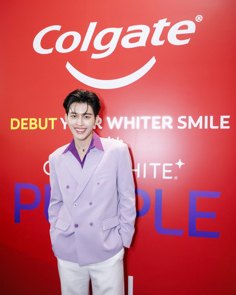 phuk1tty's tweet photo. i don't know if you guys remember this but pond actually had an event with colgate😭😭😭😭😭 https://t.co/TPSsG247FF