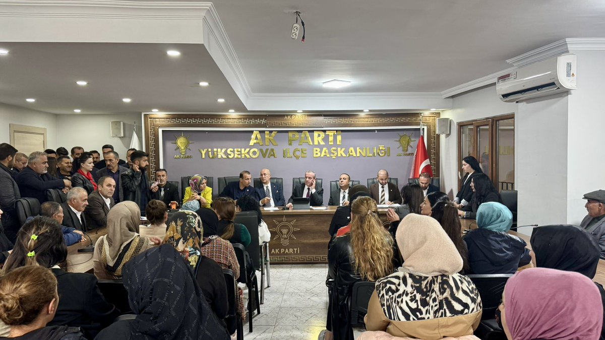 KayaZeydin's tweet photo. 📍 Yüksekova / AK Parti İlçe Başkanlığı

İlçe Başkanımız @BurhanYASAR30, Esendere Belediye Başkanımız @dirbazbuyuksu, Büyükçiftlik Belediye Başkanımız @cayancicek, Kadın Kolları İlçe Başkanımız @KayhanMuhteber ve Gençlik Kolları İlçe Başkanımız @srvtkrstakkurt’un katılımlarıyla Ekim Ayı Yerel Gündemli İlçe Danışma Meclisi Toplantımızı gerçekleştirdik.

Üye çalışmalarımızı, mahalle ve köy teşkilatlanmalarımızı, hane ziyaretlerimizi ve saha faaliyetlerimizi, belediye hizmetlerimizi değerlendirdik; teşekkür belgelerimizi takdim ettik.

Cumhurbaşkanımız ve Genel Başkanımız Sayın Recep Tayyip Erdoğan’ın riyasetinde gerçekleştirilen 182. Genişletilmiş İl Başkanları Toplantısı’nın notlarını teşkilatımızla paylaştık.

Cumhurbaşkanımız ve Genel Başkanımız Sayın Recep Tayyip Erdoğan’ın liderliğinde; birlik ve beraberlik içinde Yüksekova’mız için çalışmaya devam ediyoruz.

Güçlü teşkilat, güçlü Yüksekova, güçlü Türkiye!

@RTErdogan
@Akparti
@abuyukgumus
@MustafaAlkayis
@byildiz63