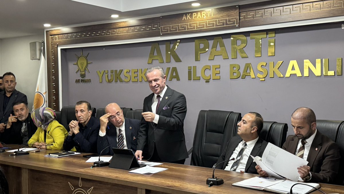 KayaZeydin's tweet photo. 📍 Yüksekova / AK Parti İlçe Başkanlığı

İlçe Başkanımız @BurhanYASAR30, Esendere Belediye Başkanımız @dirbazbuyuksu, Büyükçiftlik Belediye Başkanımız @cayancicek, Kadın Kolları İlçe Başkanımız @KayhanMuhteber ve Gençlik Kolları İlçe Başkanımız @srvtkrstakkurt’un katılımlarıyla Ekim Ayı Yerel Gündemli İlçe Danışma Meclisi Toplantımızı gerçekleştirdik.

Üye çalışmalarımızı, mahalle ve köy teşkilatlanmalarımızı, hane ziyaretlerimizi ve saha faaliyetlerimizi, belediye hizmetlerimizi değerlendirdik; teşekkür belgelerimizi takdim ettik.

Cumhurbaşkanımız ve Genel Başkanımız Sayın Recep Tayyip Erdoğan’ın riyasetinde gerçekleştirilen 182. Genişletilmiş İl Başkanları Toplantısı’nın notlarını teşkilatımızla paylaştık.

Cumhurbaşkanımız ve Genel Başkanımız Sayın Recep Tayyip Erdoğan’ın liderliğinde; birlik ve beraberlik içinde Yüksekova’mız için çalışmaya devam ediyoruz.

Güçlü teşkilat, güçlü Yüksekova, güçlü Türkiye!

@RTErdogan
@Akparti
@abuyukgumus
@MustafaAlkayis
@byildiz63
