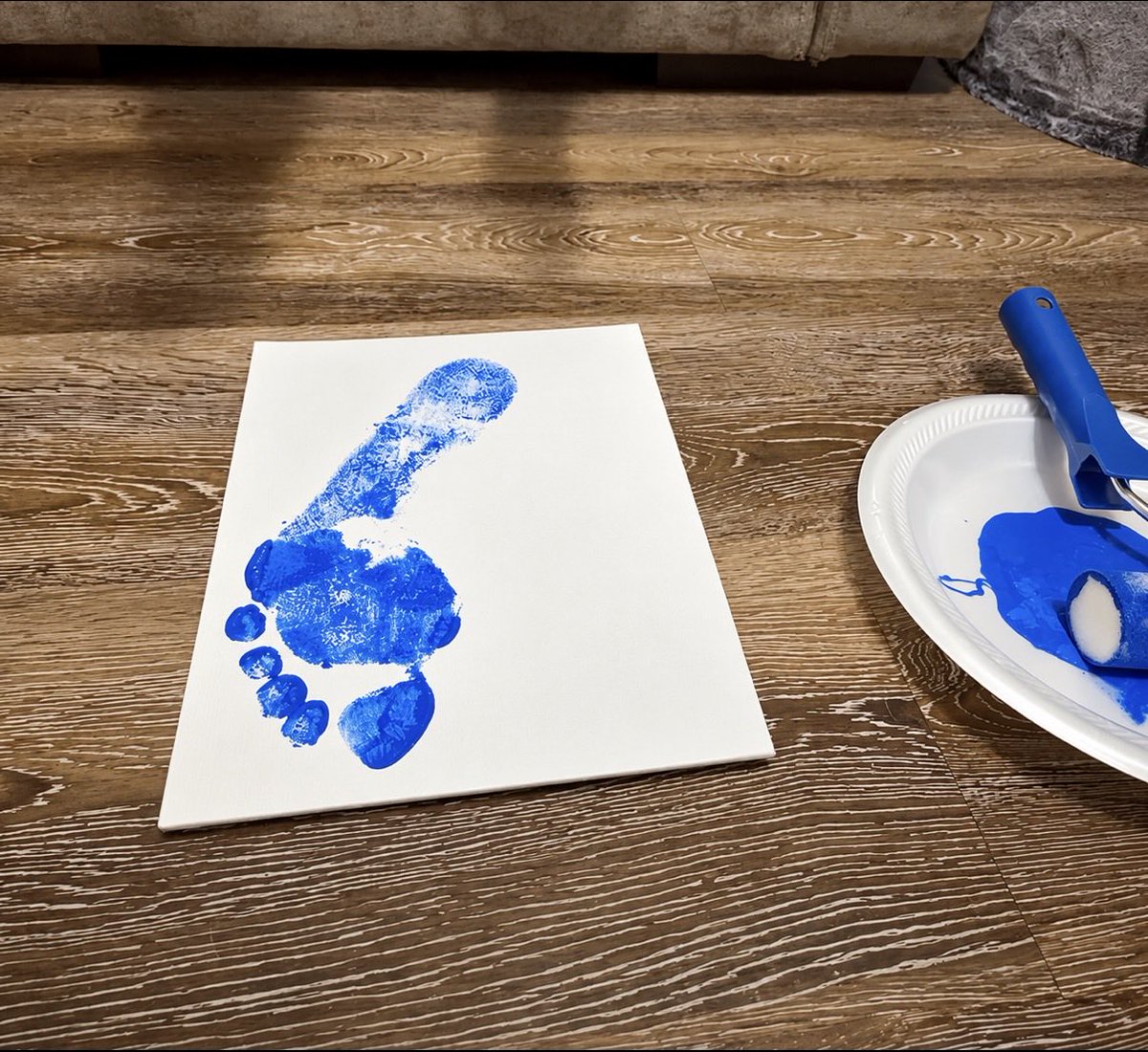 MinxUnscripted's tweet photo. Felt like making a little mess today… 💙👣
Who wants to help me clean it up? 😉

#NaturalFeet #Soles #FootArt #Barefoot #MinxUnscripted https://t.co/SFofkWY61j