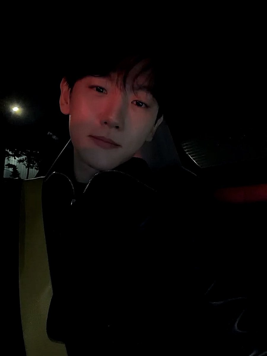 byunbmyluv's tweet photo. red light therapy https://t.co/RxzuPsvu8b