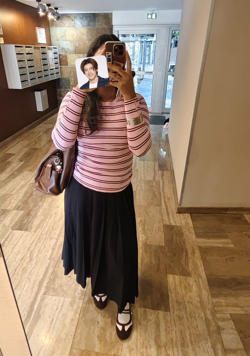 lwtguitars's tweet photo. phum says everyone should appreciate june's outfit today or else he will be angry https://t.co/Du99TsmtUj