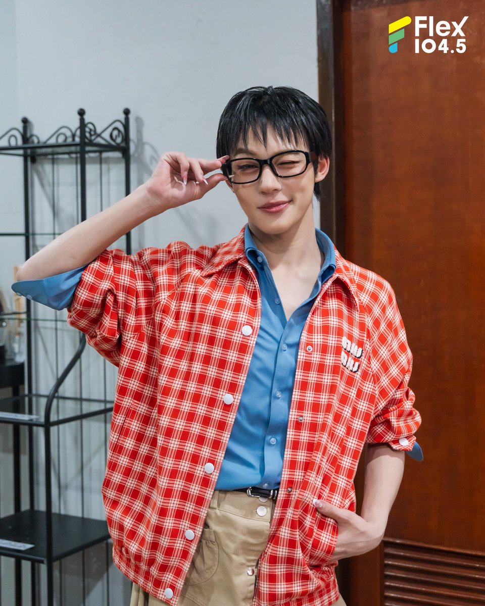 Flex_Connect's tweet photo. จะรวยหรือไม่รวย ก็ต้องมาดู LEGO คุยกับพวกเราตอนนี้ในรายการ Flex Talk และ #Flex1045xLEGO_Rich

🔴 กดดู LIVE เลยทาง Youtube FlexConnect 
https://t.co/tvnu5i0uIf

#RichLEGO #Lego_Rapeepong
#LYKN #RISERMUSIC
#FlexTalk #FlexConnect #Flex1045 https://t.co/5exxyaMwgM